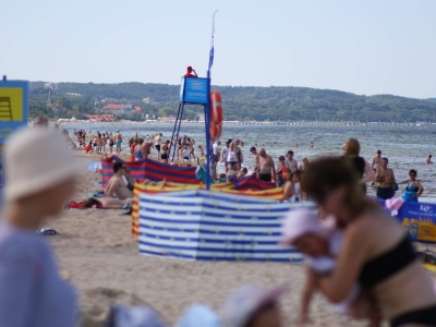 Rozstawili parawany na plaży. Straż miejska wręczyła im mandaty