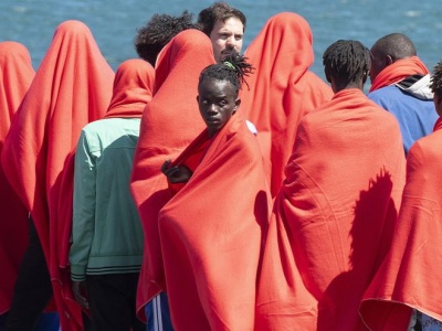 Co dzieje się z migrantami po dotarciu na Wyspy Kanaryjskie?