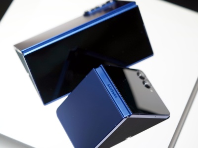 Samsung i Apple pokonają największą wadę składanych smartfonów?