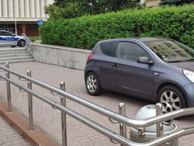 Tego widoku mieszkańcy Rzeszowa długo nie zapomną! Kierowca zjechał schodami na parking
