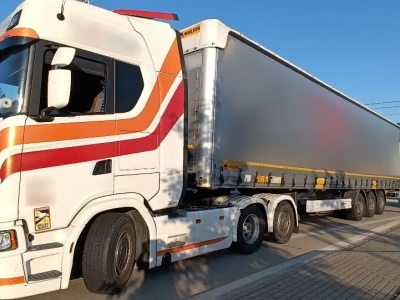 Rumuńskie „boogie” na oponach z kolcami, podczas wakacyjnego zakazu w Polsce