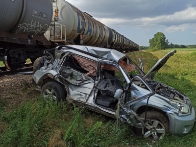 Kolejny wypadek na oznakowanym przejeździe kolejowym. Jedna osoba ranna