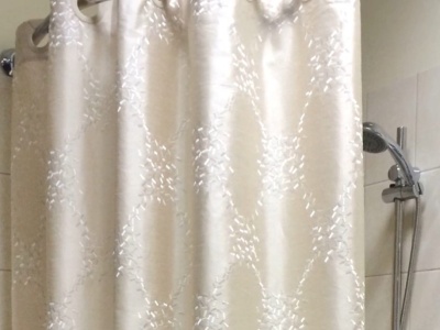 Rozpyl na brudną zasłonę prysznicową. Będzie lśnić czystością