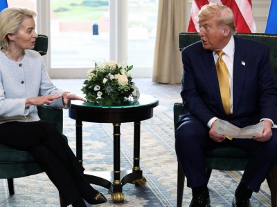 Tak rynki finansowe przyjęły umowę celną  USA-UE. Analitycy komentują