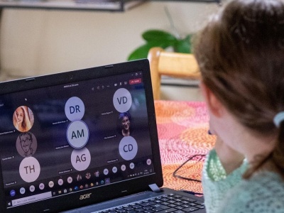 Prezesi firm technologicznych odkryli, jak wykorzystać zalety pracy zdalnej. Przy okazji zaniżają wynagrodzenie pracowników