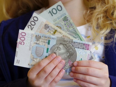 ZUS zmienia terminy wypłat 800 plus w sierpniu. Rodzice powinni to wiedzieć