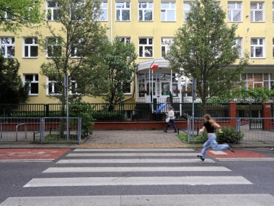 To nie żart. Pieszy zapłacił 2700 zł. Policja surowo karze za ten błąd