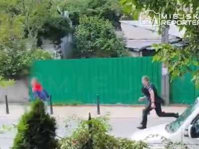 Interwencja policji w Warszawie. Dwóch mężczyzn celowało w kierowców i funkcjonariuszy