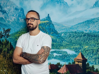 Tworzył „Wiedźmina”, ale odszedł z CD Projektu, by założyć własne studio. Jak to jest rzucić pracę marzeń? [WYWIAD]