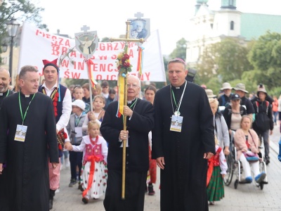 Wyruszyli „pielgrzymi nadziei”. 45. Piesza Pielgrzymka Krakowska na Jasną Górę rozpoczęta (ZDJĘCIA)