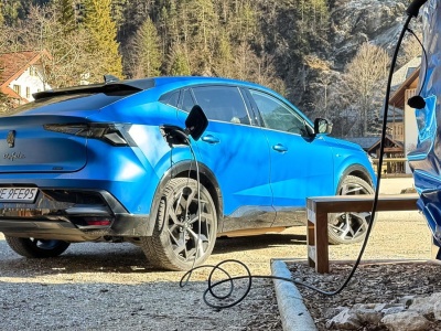 Zamiast zakupu, wolą wynajem. Tak Polacy wchodzą w elektromobilność