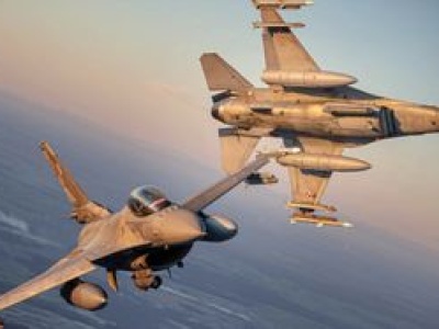 F-16 nad Warszawą. Karol Nawrocki przejął zwierzchnictwo nad Siłami Zbrojnymi