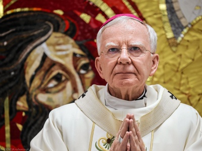 Abp Jędraszewski zabetonował się w Krakowie. 