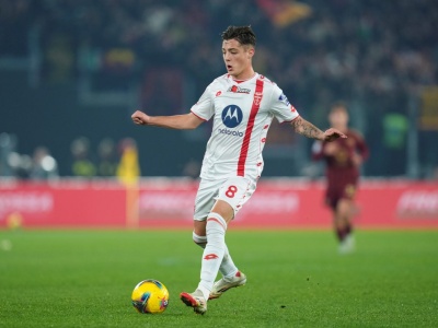Kacper Urbański coraz bliżej sensacyjnego transferu! Media: Jest bliski