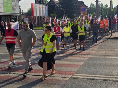 Hutnicy zablokowali drogę w Rudzie Śląskiej. „Stop napływowi stali ze Wschodu”