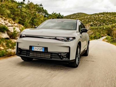 Nowa wersja Leapmotora C10 – chińskiego SUV-a Stellantisa – z napędem 4x4 i mnóstwem mocy