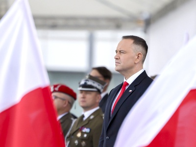 Karol Bojowniczy, premier alternatywny. Rzucił rękawicę Tuskowi, ostrzegł sędziów. Co to wróży?