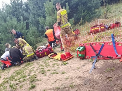 Mazowieckie: wybuch podczas rozpalania ogniska. Dwie osoby w szpitalu