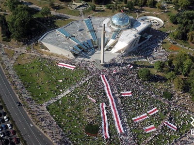Warszawa okaże Białorusinom solidarność biało-czerwono-białą iluminacją