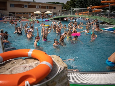 Aktywny weekend na basenach otwartych ROSiR. AquaFitness pod gołym niebem