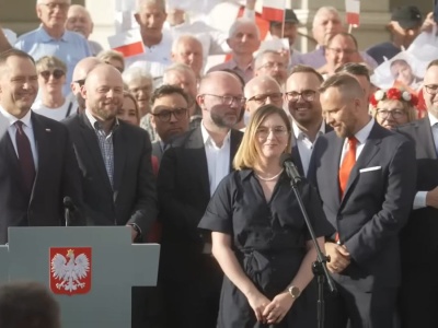 Niecodzienny obrazek w Kaliszu. Paulina Matysiak pojawiła się u boku Karola Nawrockiego
