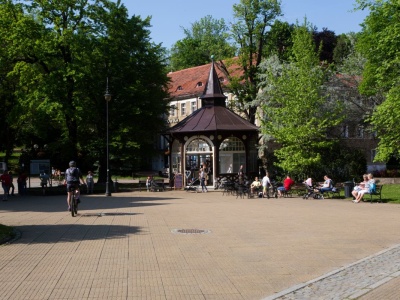 Uzdrowisko, które wygląda jak z bajki. Ale to nie architektura robi największe wrażenie