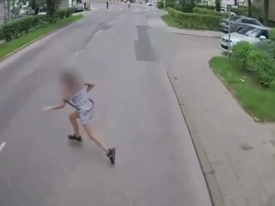 O krok od tragedii na Koszutce. Dziewczynka wybiegła wprost przed autobus komunikacji miejskiej [WIDEO]