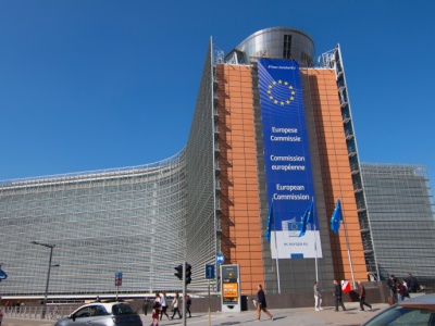 Komisja Europejska czeka na wyjaśnienie afery KPO. Później wkroczy do akcji