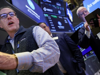 „Jesteśmy w nowej hossie”, ale z drugiej strony „rynek ignoruje ryzyko recesji”. Kto ma rację na Wall Street?