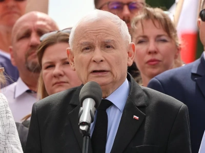 Kaczyński wściekły na miesięcznicy smoleńskiej.  „I te śmiecie, które tu stoją...”