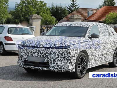 Nowy DS N°7 – następca najlepszego SUV-a DS Automobiles coraz bliżej. Jakie otrzyma napędy?