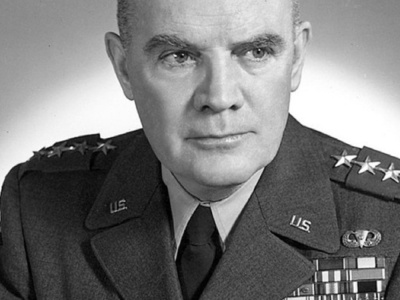 11 sierpnia 1975 r. zmarł gen. Anthony McAuliffe – dowódca obrony Bastogne