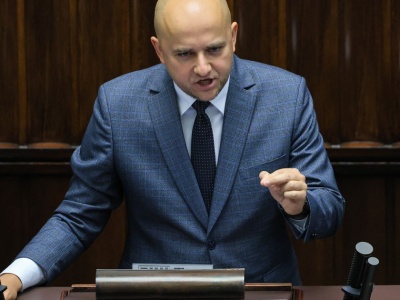 Flaga UPA na koncercie w Warszawie. Matecki: nie możemy pozwolić