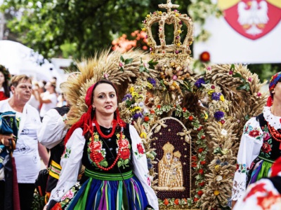 Dożynki Województwa Łódzkiego 2025: barwny korowód, tradycyjne potrawy i koncerty gwiazd