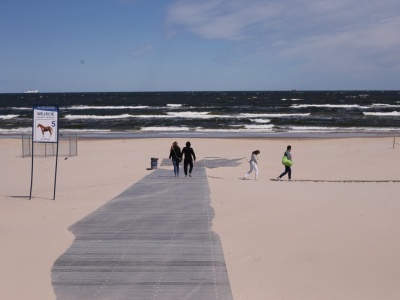 To najpiękniejsza plaża nad Bałtykiem. Czysta i z drobnym piaskiem. Prawie jak na Malediwach