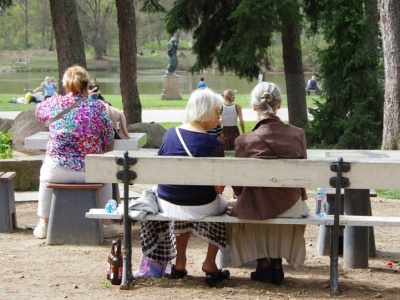 Zarobki w wysokości 8767 zł brutto. Oto ile wyniesie emerytura