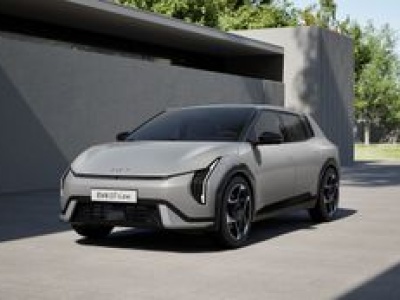 Kia EV4 wjeżdża do polskich salonów. Wiemy, ile kosztuje