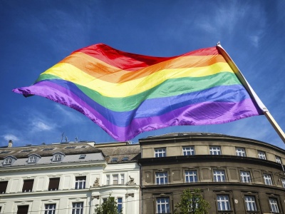 Pracownik został zwolniony za pomyłkę w genderowych zaimkach