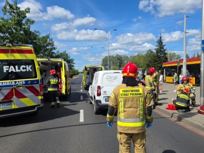Dramatyczny wypadek w Warszawie. Wjechał w pieszych na pasach