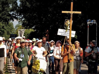 Pijany wjechał w grupę pielgrzymów. Dziewięć osób w szpitalu, w tym trzyletnie dziecko