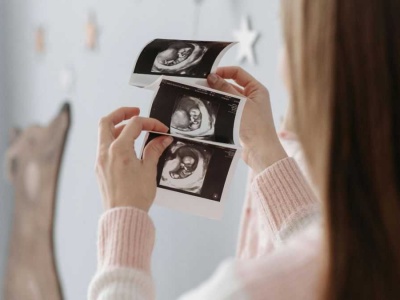 Płeć dziecka wcale nie jest losowa? „To jak rzut obciążoną monetą”