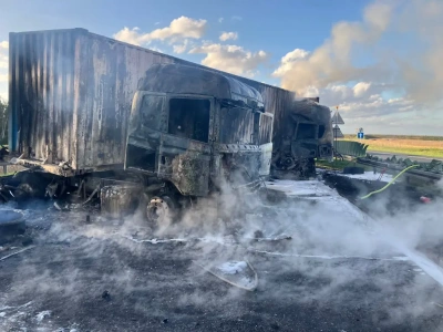 Najechanie busa i trzech zestawów na A1 – kierowca zginął w płonącym wraku