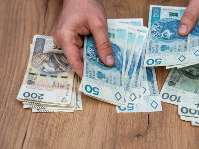 Jego świadczenie jest 27 razy wyższe niż minimalna emerytura. ZUS zdradza, skąd taka kwota