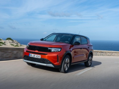 Nowy Opel Frontera Electric o zwiększonym zasięgu wchodzi na polski rynek. Ile kosztuje?