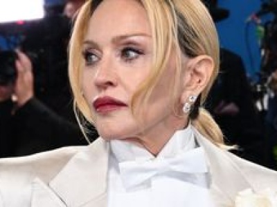 Madonna błaga o pomoc ofiarom wojny w Strefie Gazy. 