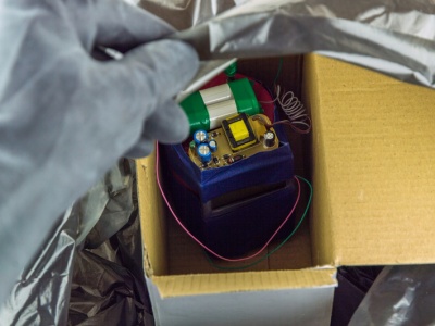 Ukrainka nadała paczkomatem bombę. Stanie przed sądem