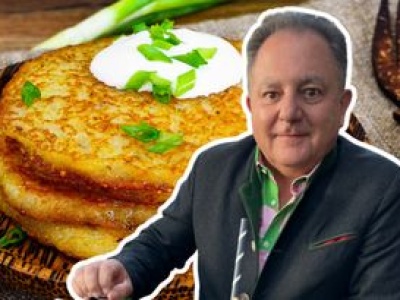 Robert Makłowicz zawsze dodaje do placków ziemniaczanych. Wychodzą rumiane i chrupiące
