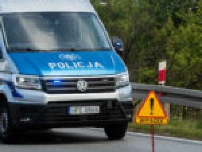 Wypadek na DK27 koło Żar. Rozbite samochody i motocykl. Droga zablokowana