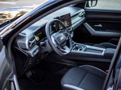 Nowa Dacia Bigster – cała prawda na temat wnętrza. Plastik fantastic czy może lepiej i porównanie do modelu Duster