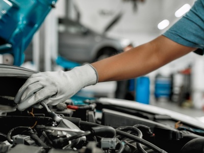 Nie naprawił i żąda pieniędzy. Co zrobić, gdy mechanik przetrzymuje auto